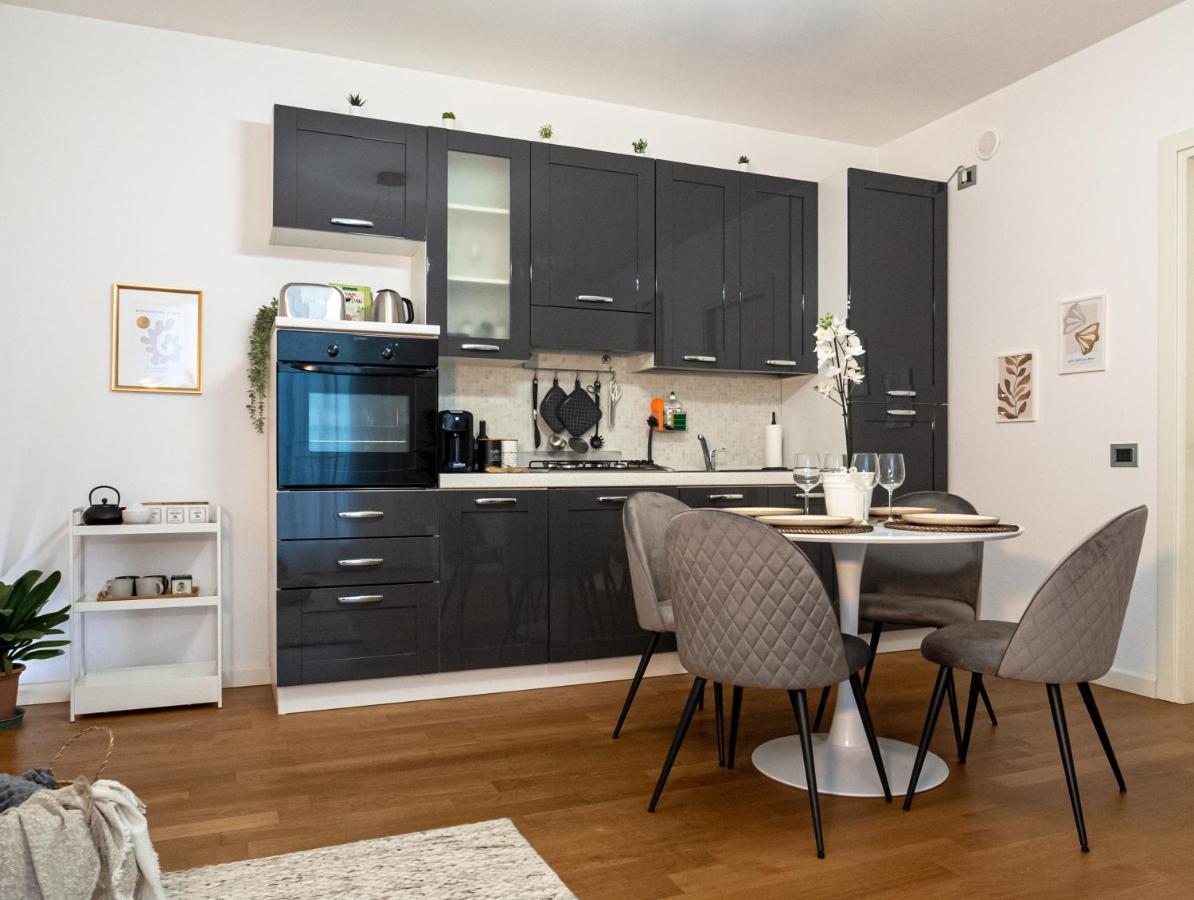 Maison Blanche: Appartamento Elegante Con Parcheggio Privato Mantova Bagian luar foto
