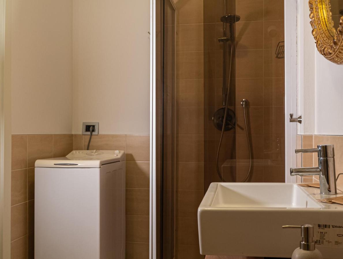 Maison Blanche: Appartamento Elegante Con Parcheggio Privato Mantova Bagian luar foto