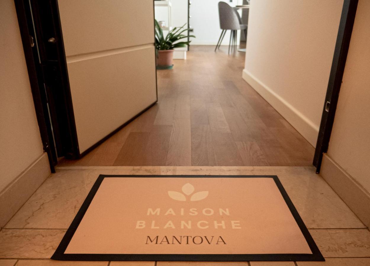 Maison Blanche: Appartamento Elegante Con Parcheggio Privato Mantova Bagian luar foto