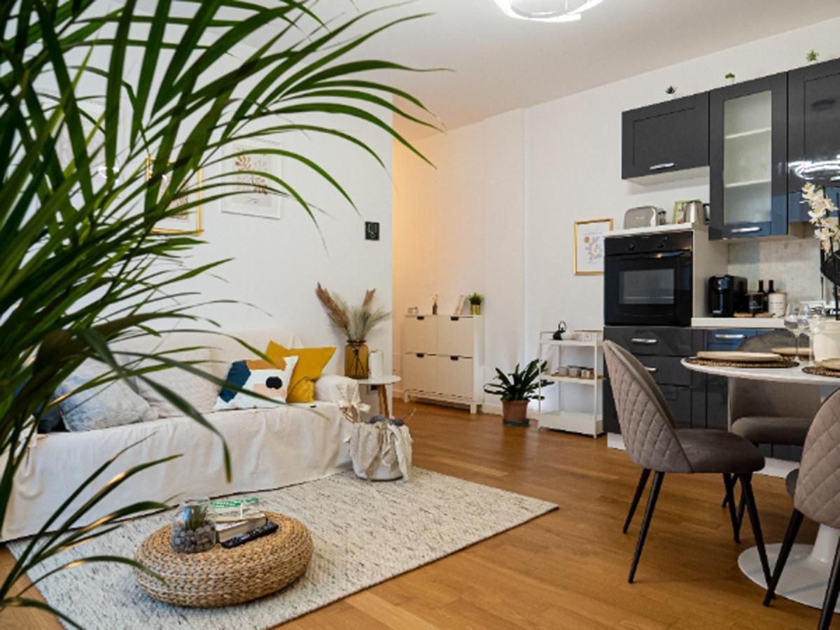 Maison Blanche: Appartamento Elegante Con Parcheggio Privato Mantova Bagian luar foto